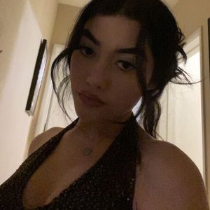 Meet your Posher, Valentina